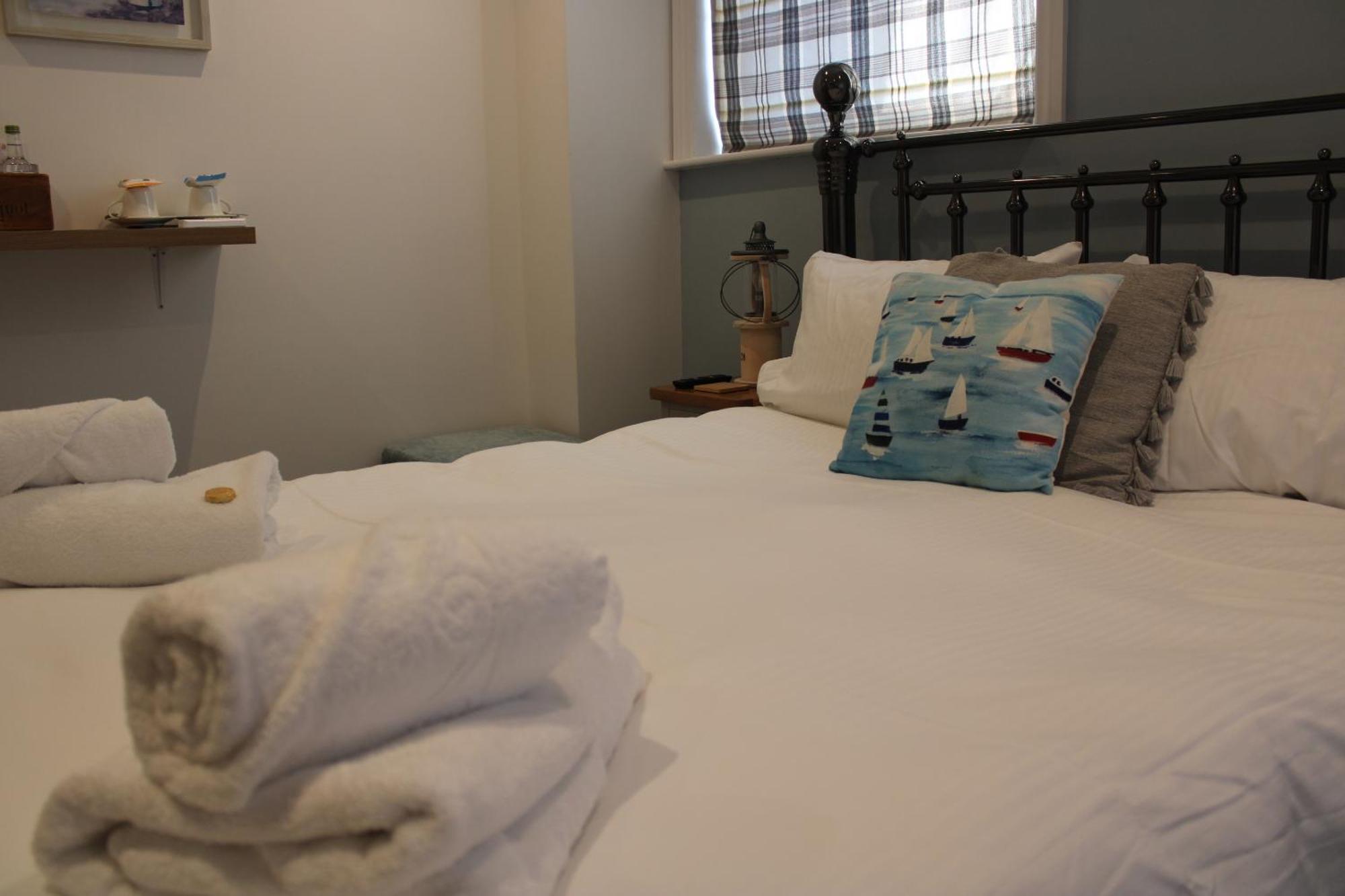 The White Lion Bed & Breakfast Вентнор Екстериор снимка